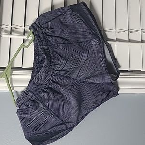size 6 lululemon shorts